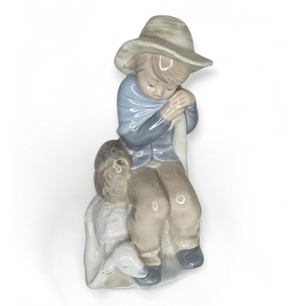 Lladro Porcelain Shepherd Boy Sitting With Baby Lamb Figurine Made In Spain